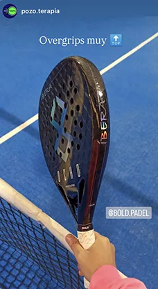 Pozo Terapia showing off Bold overgrips, muy top!